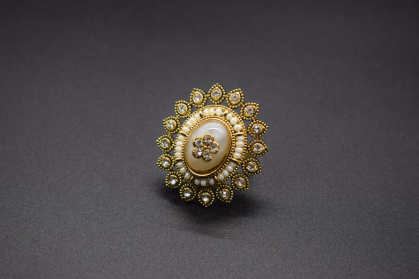 Vintage Oval Scalloped White Ring | Adjustable