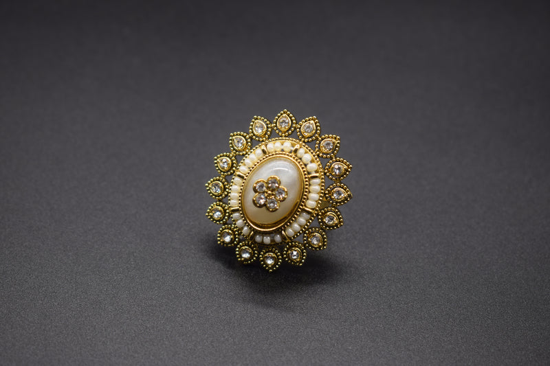 Vintage Oval Scalloped White Ring | Adjustable