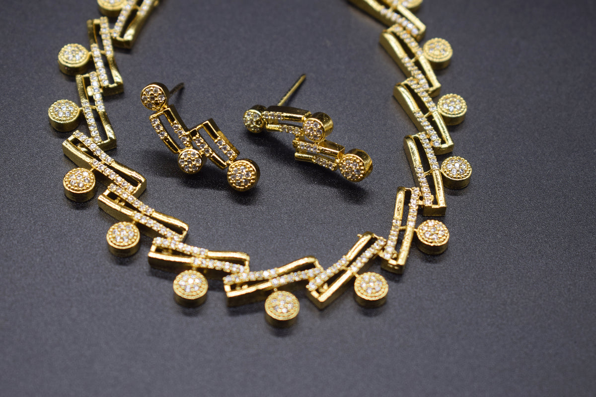 Nityaa Geometric Gold Necklace Set