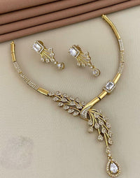 Verve Mayura Asymmetric Crest Collar Set